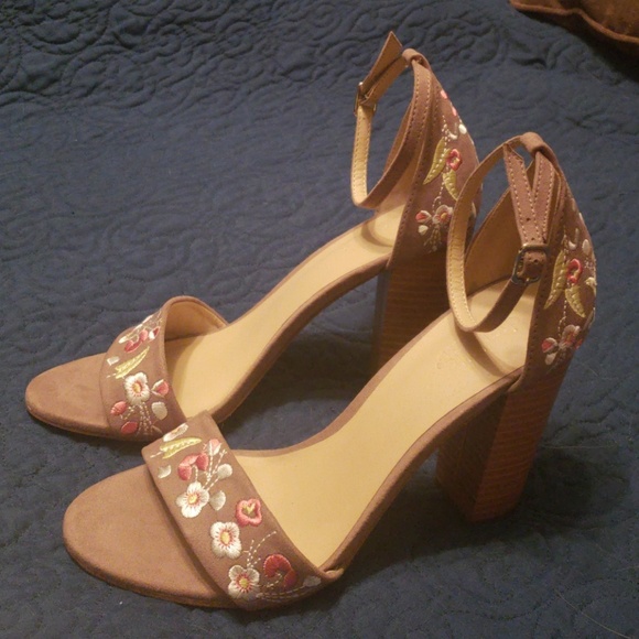 NWOT Charlotte Russe Sandals - Picture 1 of 6